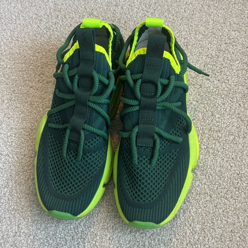 SIA (Somewhere in America) Women's Sneakers